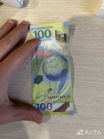 Банкнота 100 рублей футбол чм2018