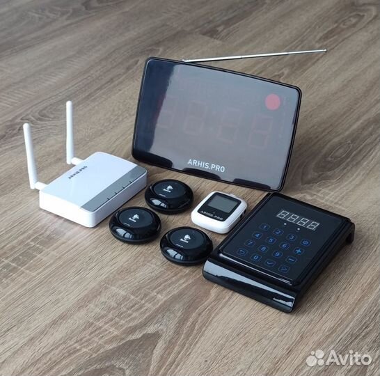 Кнопка вызова официанта, часы, табло, пуль, репите