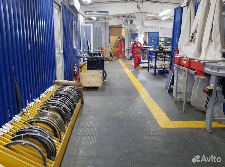 Модульная пвх плитка в автосервис / сто