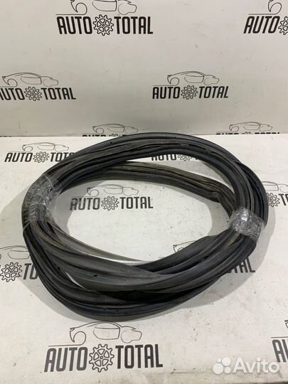 Уплотнительная резинка двери багажника Chevrolet