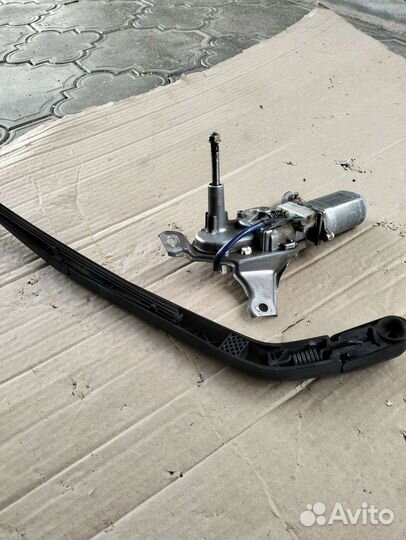 Моторчик заднего дворника toyota yaris и рычаг