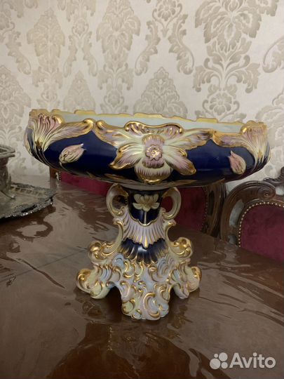 Большая ваза на ножке