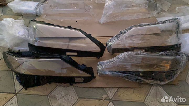 Стекло на фару Toyota camry V70