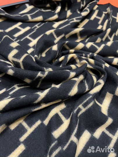 Шерстяной платок Hermes черный с бежевым новый