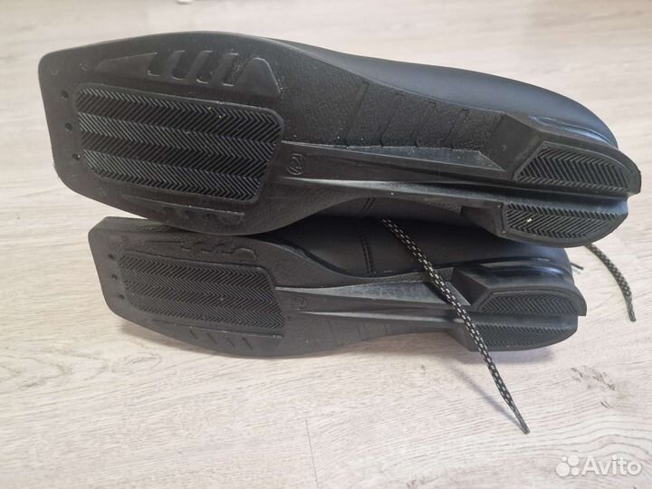 Лыжные ботинки новые