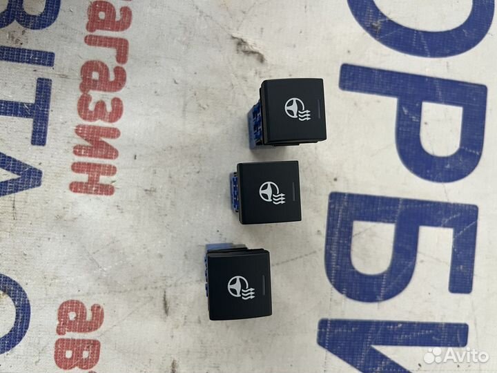 Кнопка подогрева руля новая Тойота Камри 70