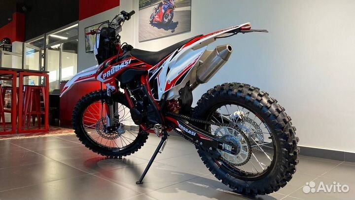 Мотоцикл Progasi Super Max 250 красно-черный