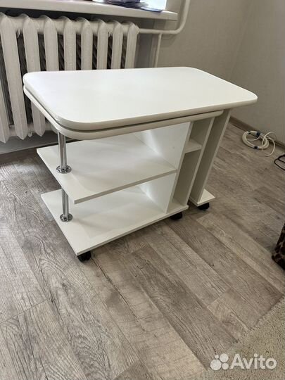 Компьютерный стол белый