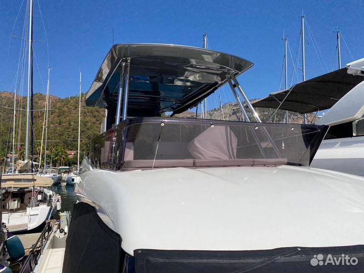 Моторная яхта Ferretti 550 (017)