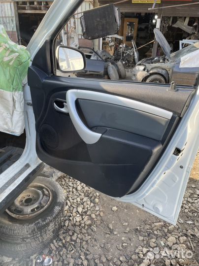 Дверные карты LADA largus