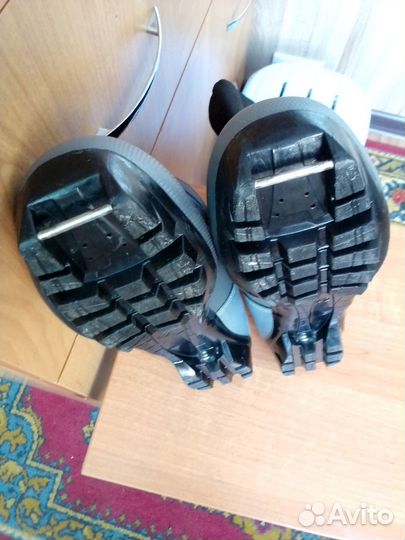 Лыжные ботинки larsen 42р-р NNN