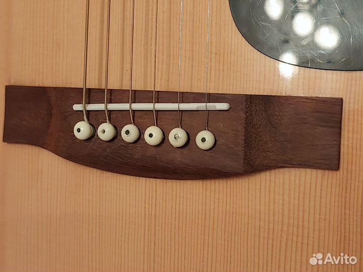 Акустическая гитара