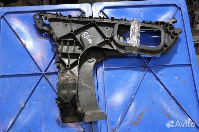 Кронштейн заднего бампера правый левый Audi Q7 (2