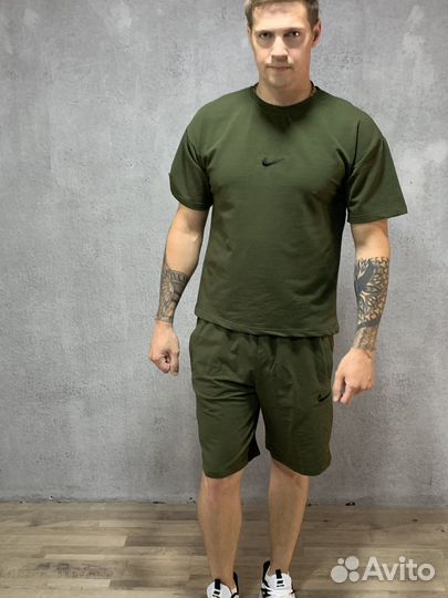 Спонтивный костюм с шортами