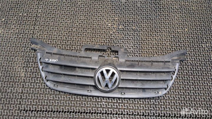 Решетка радиатора Volkswagen Touran, 2005