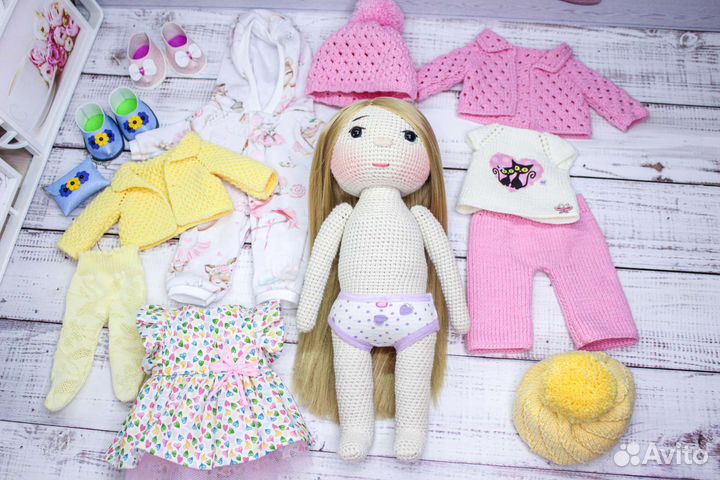 Вязаная кукла ручной работы