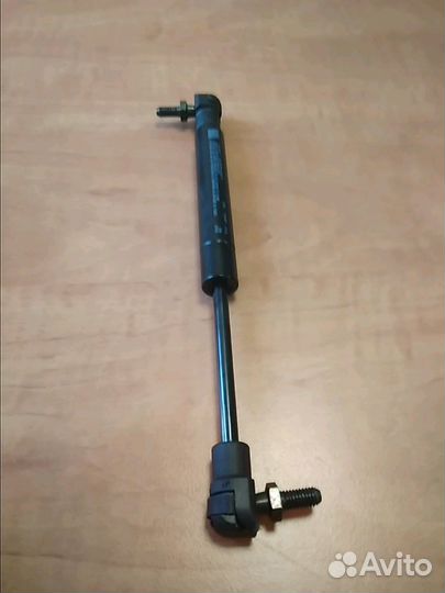 Амортизатор бардачка на JCB 3сх 4сх 331/25635