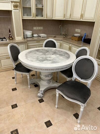 Стол в наличии