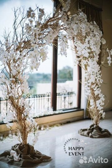 Оформление входной группы, витрин магазина, кафе