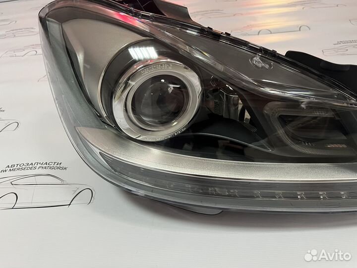 Правая пассажирская фара Mercedes W204 ксенон адап