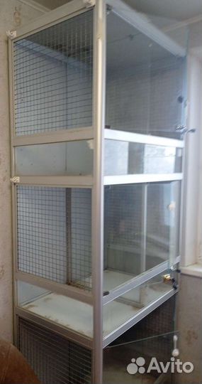 Шкаф витрина для животных
