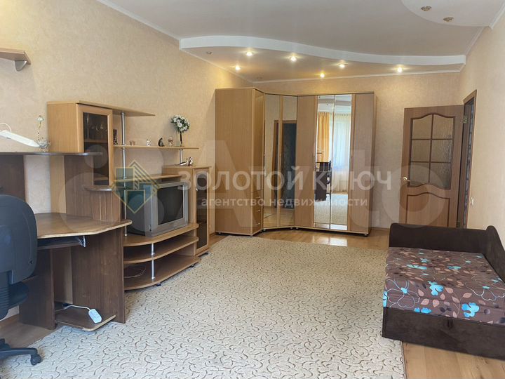 2-к. квартира, 64 м², 1/6 эт.