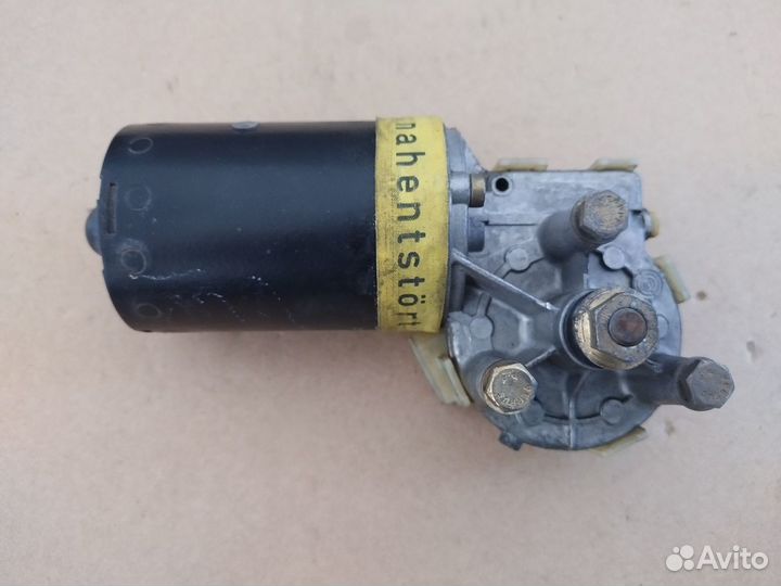 Моторчик стеклоочистителя VW Passat B3