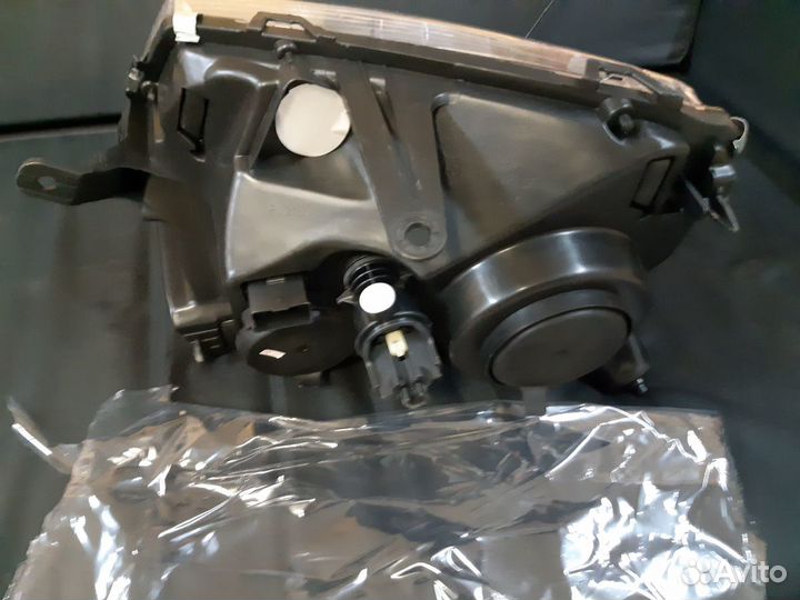 Фара правая Renault Duster дорестайлинг