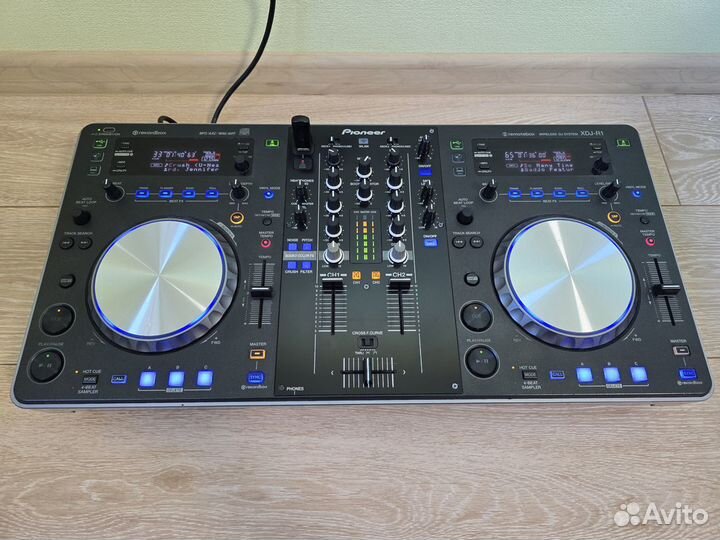 DJ-контроллер Pioneer XDJ-R1