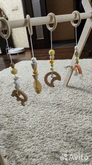 Деревянная стойка с подвесами Монтессори