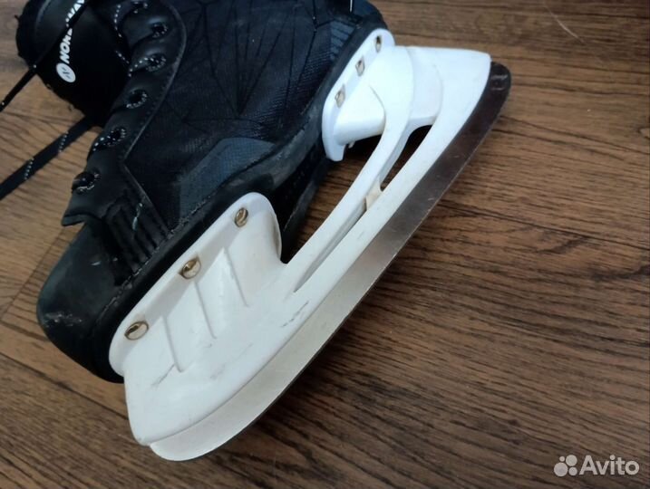 Коньки хоккейные