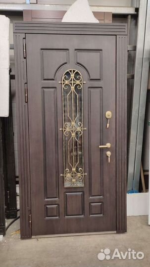 Дверь входная для частного дома