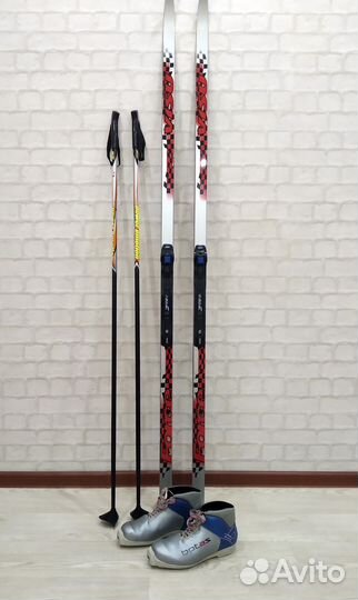 Лыжи беговые с ботинками (38-39 размер)