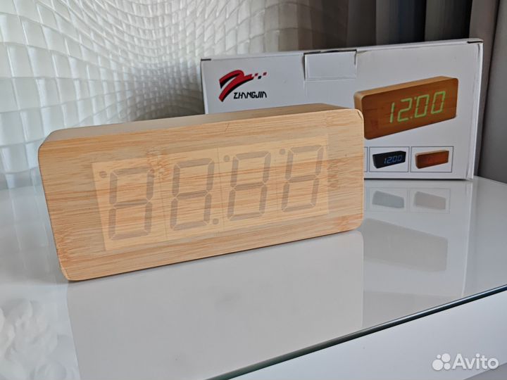 Настольные электронные часы