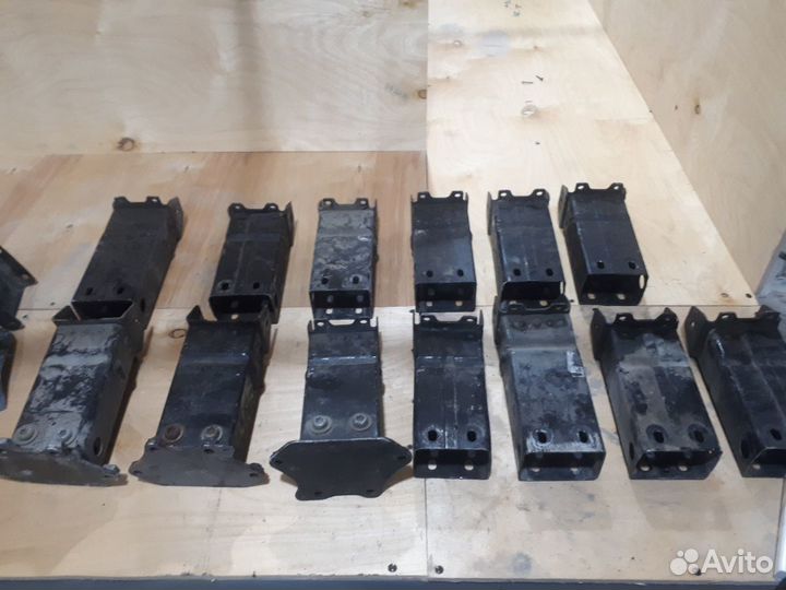 Кронштейн усилителя бампера мерседес 220,215