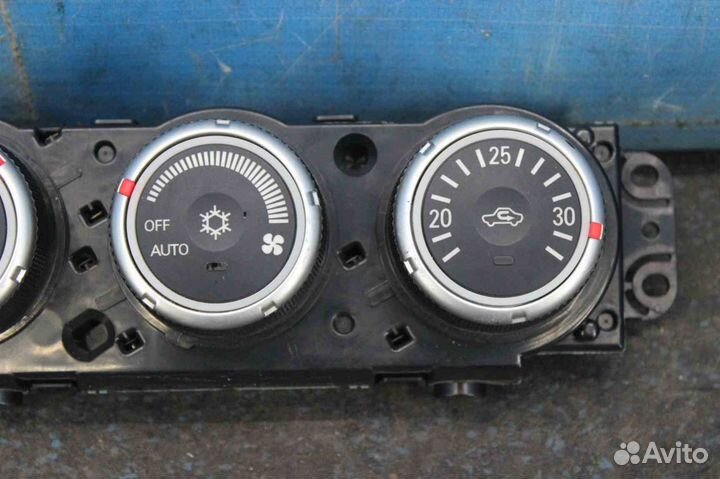 Блок управления климат-контролем Mitsubishi Outlan