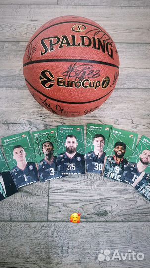 Баскетбольный мяч с автографами Уникса