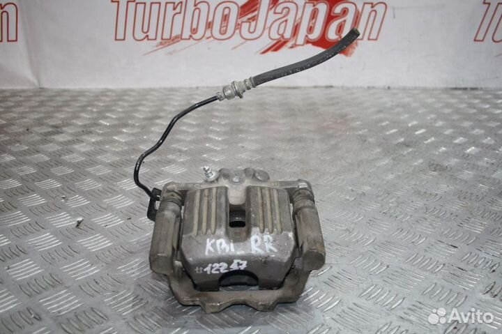 Суппорт задний правый Honda Legend KB1