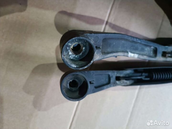 Поводок дворника Мицубиси Лансер 9