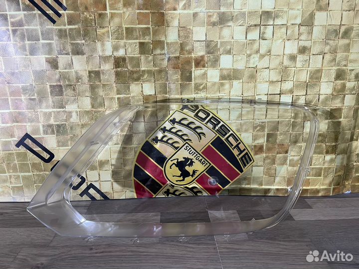 Стекло фары левой на Volkswagen Amarok 2010-2022