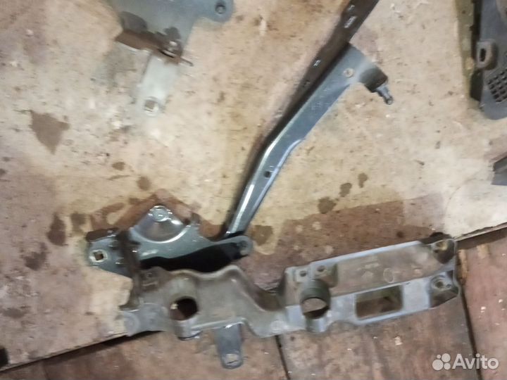 Renault Scenic петля кронштейн жабо