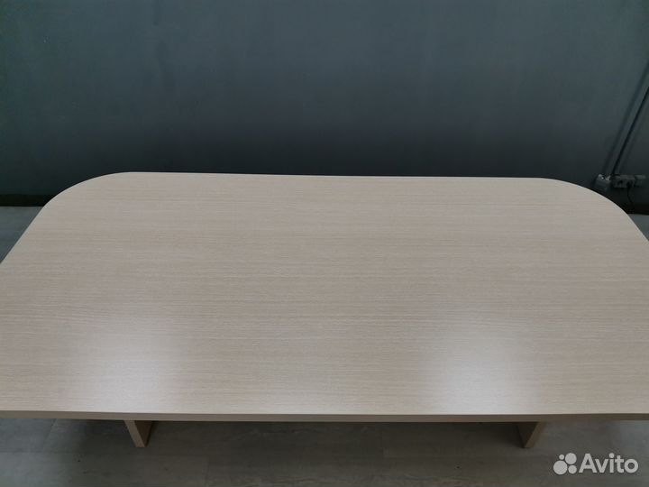 Стол для переговоров