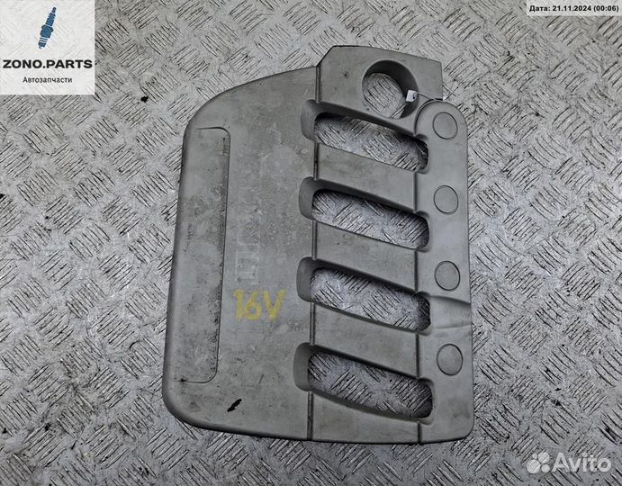 Накладка декоративная на двигатель 8200037825 на Renault Scenic I (1996-2003)