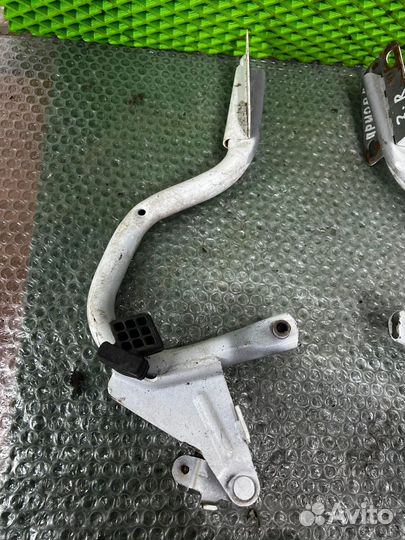 Петли крышки багажника LADA Priora седан