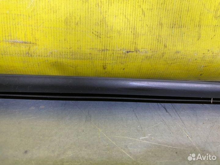 Уплотнитель стекла двери задний правый Chevrolet