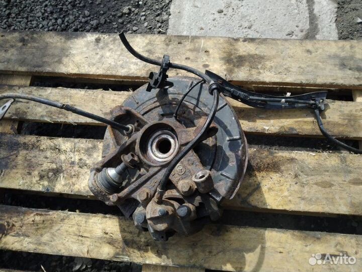 Поворотный кулак задний левый Mercedes Ml-350 W164