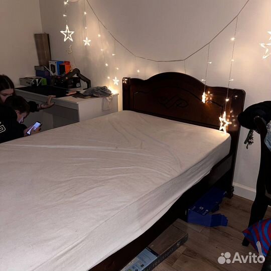 Кровать полутороспальная с матрасом