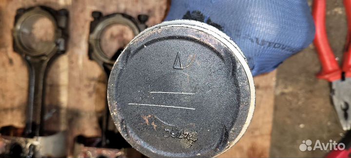 Поршень с шатуном Mitsubishi Lancer 9 1,6