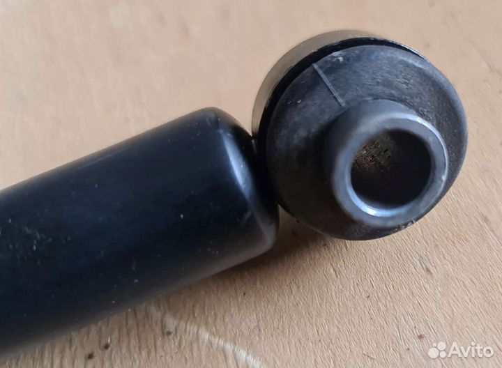 Амортизатор передней двери Mercedes W221