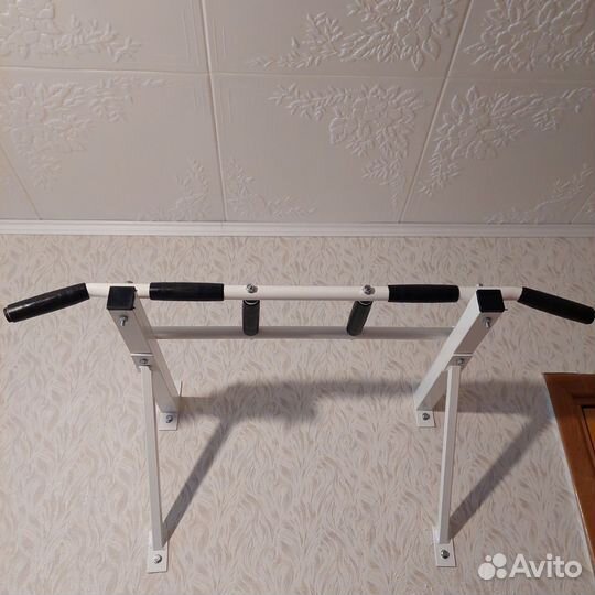 Турник настенный